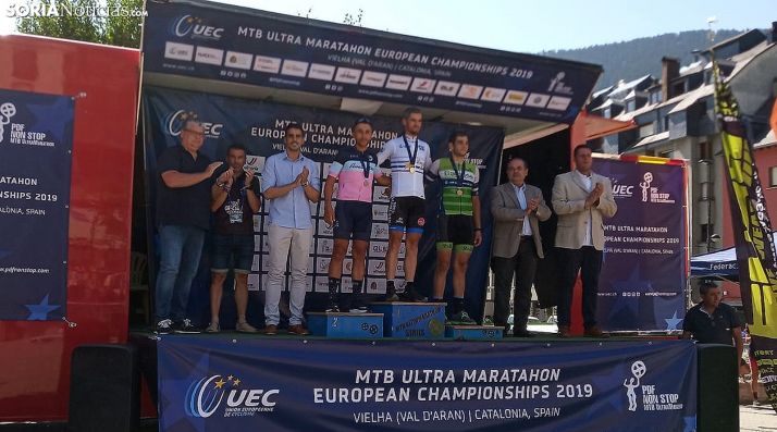 El agredeño, en el centro del podio tras la prueba. /SN