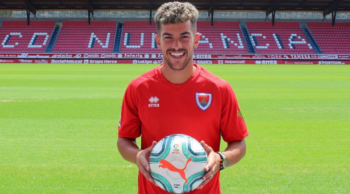 El jugador andaluz en su presentación en Los Pajaritos. /CDN