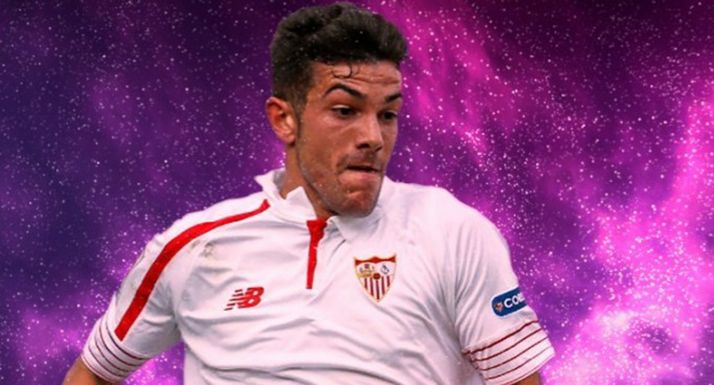 Curro Sánchez con la camiseta del Sevilla. 