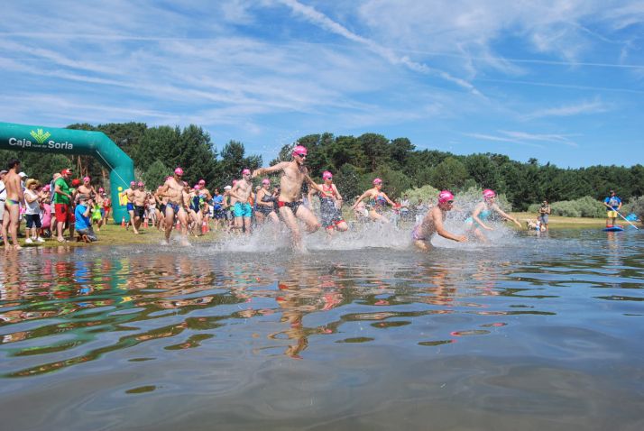75 participantes en la primera travesía a nado del Pantano