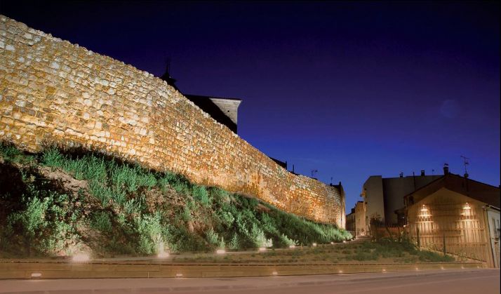 Uno de los tramos de la muralla adnamantina. 