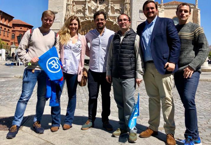 Raquel López y Alejandro Ramos a ambos lados del presidente de NN GG CYL.