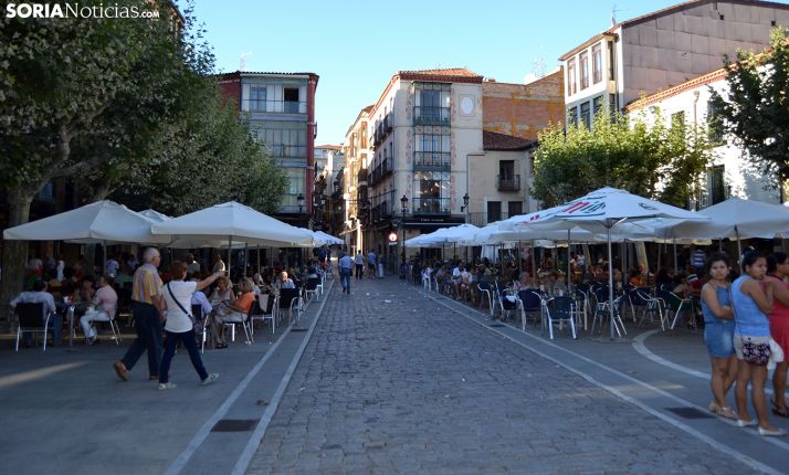 Una imagen estival de la plaza Ramón Benito Aceña (Herradores), en la capital soriana. /SN