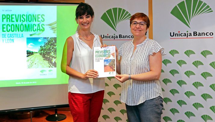 Macarena García (izda.) y Felisa Becerra este jueves en Soria. 