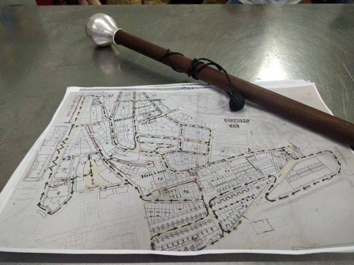 Bastón y plano de la cuadrilla de Santiago. SN