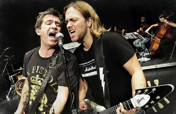 Alfredo e Iker Piedrafita durante una actuación.