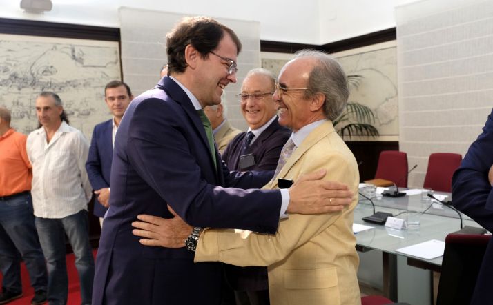 Fernández Mañueco se ha reunido esta mañana con con organizaciones agrarias y asociaciones ganaderas. Junta de Castilla y León