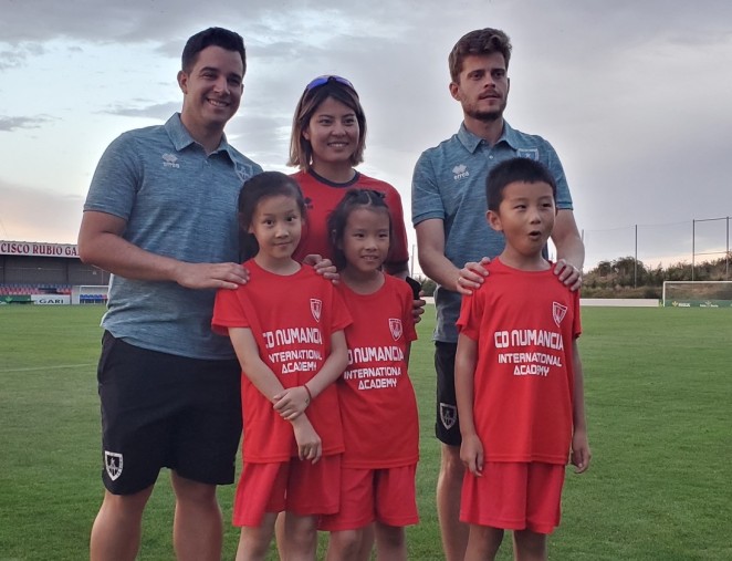 Durante esta semana ha visitado Soria y las instalaciones del CD Numancia el CEO de Deus Media Cultura Comunication, Liu Song. CD Numancia