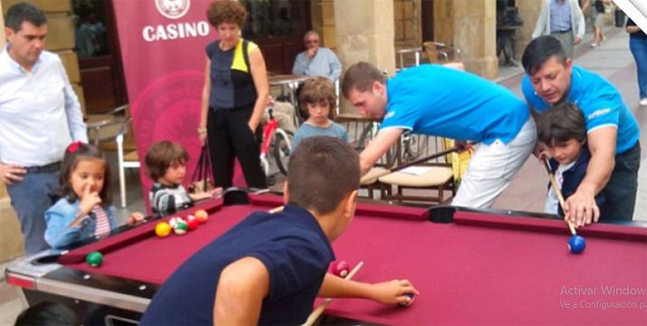 Una jornada de billar en la calle organizada por el club. /CAN