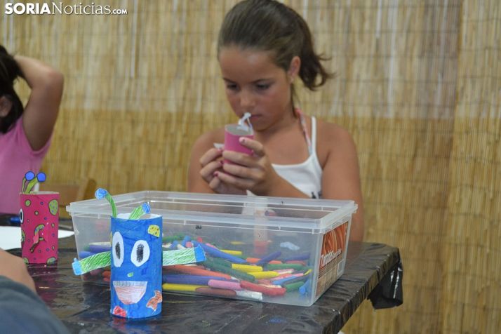 GALERÍA: Materiales reciclados para crear extraterrestres muy verdes