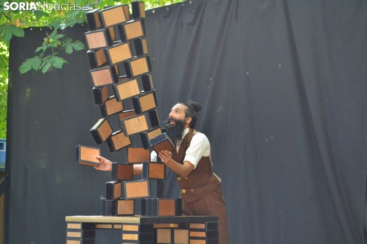 GALERÍA: El Teatro de Calle encandila a los más pequeños