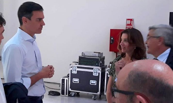 Fernández, frente al presidente del Gobierno anteayer. /FOES