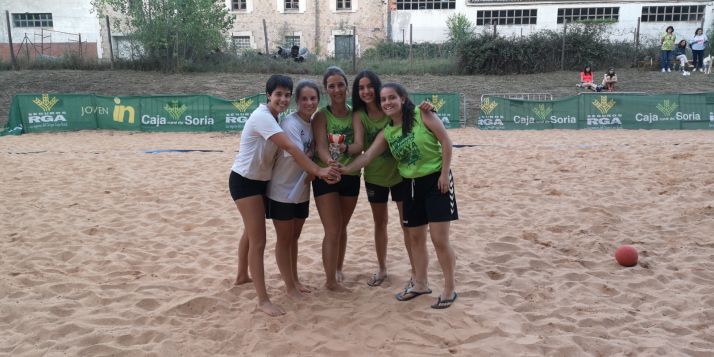 Gladiadores de la arena: expira el II Torneo de Balonmano Playa