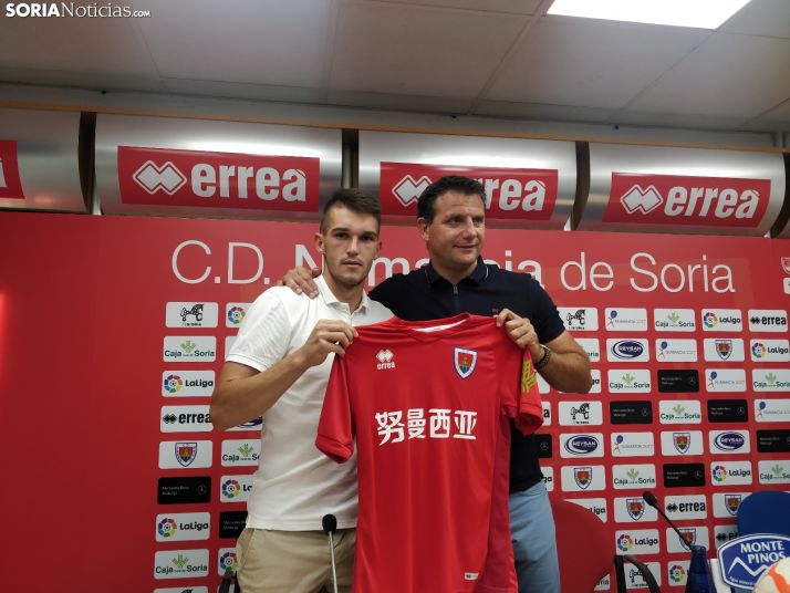 Palacios presenta un delantero diferente y pide respeto y cariño para traer a Otegui