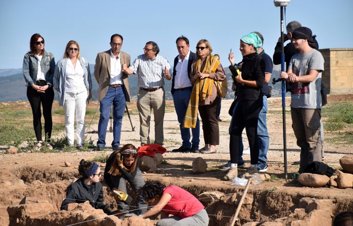 Una imagen de la visita institucional este martes al yacimiento. /Jta.