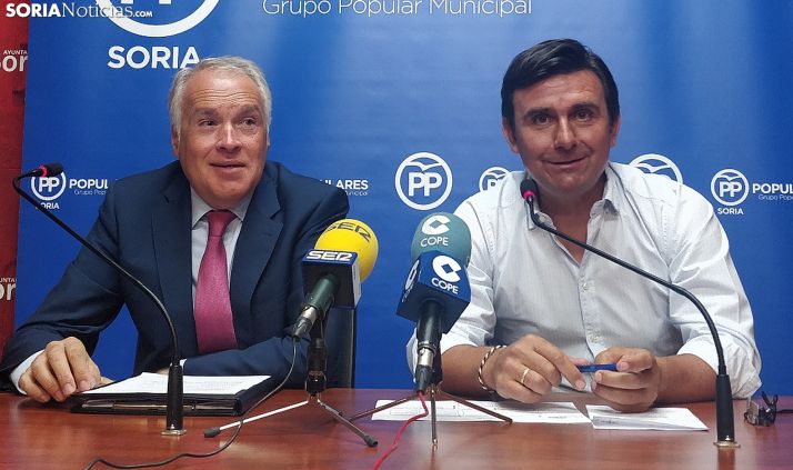 Muñoz (izda.) y Castro este martes en rueda informativa. /SN