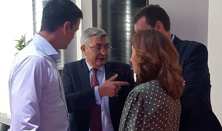 Representantes de la SSPA con Sánchez (izda.). /FOES