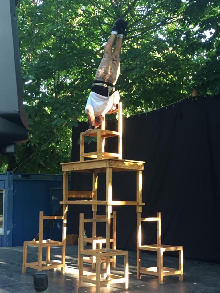 Galería: teatro de calle con Acrobacia mínima