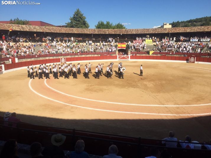 Más fiesta que toros en El Burgo