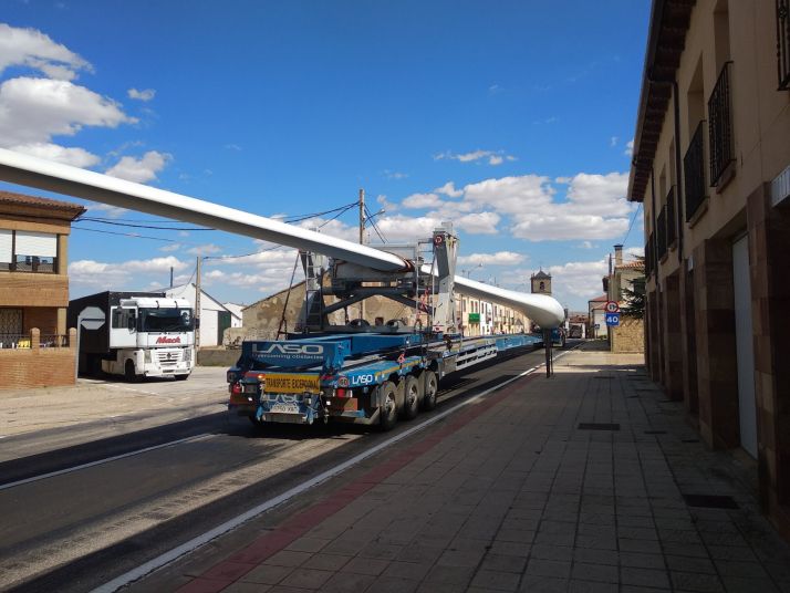 Las nacionales sorianas, colapsadas en pleno puente de agosto por los trasportes de molinos