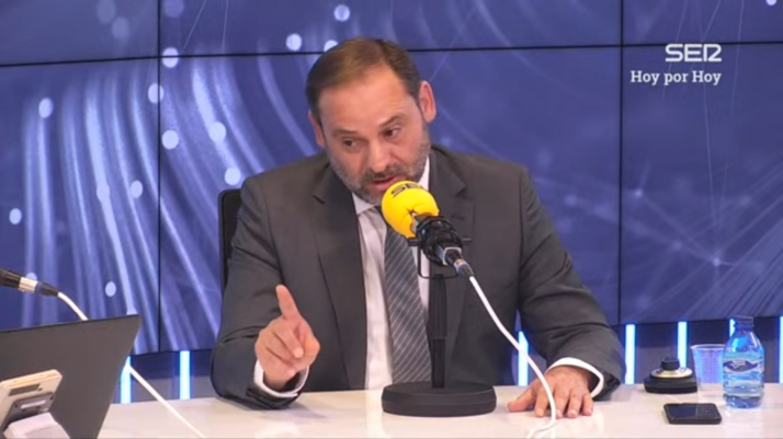 El ministro Ábalos sale por la tangente al ser preguntado por la A11