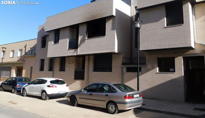 Dos personas evacuadas por un incendio en Venerable Carabantes