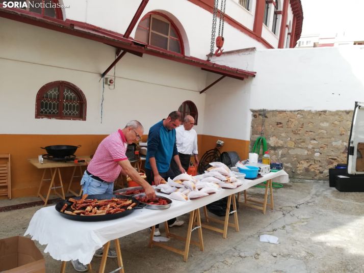 Misa, folclore y paella, bajo un buen ambiente, en la jornada de convivencia de la Peña Taurina de Soria