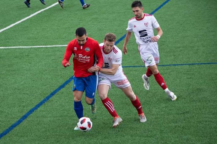 Alfonso protege el balón en Burgos. Henar García 