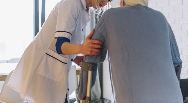 La Diputación instará a la Junta a asumir el coste del servicio de ayuda a domicilio