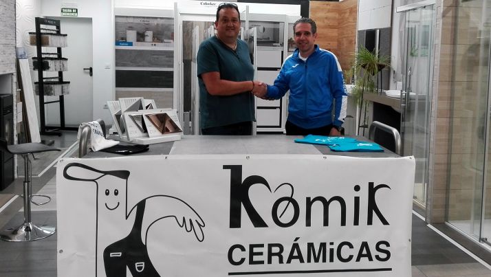 Marín (izda.) y Acero, en la rúbrica del convenio. 