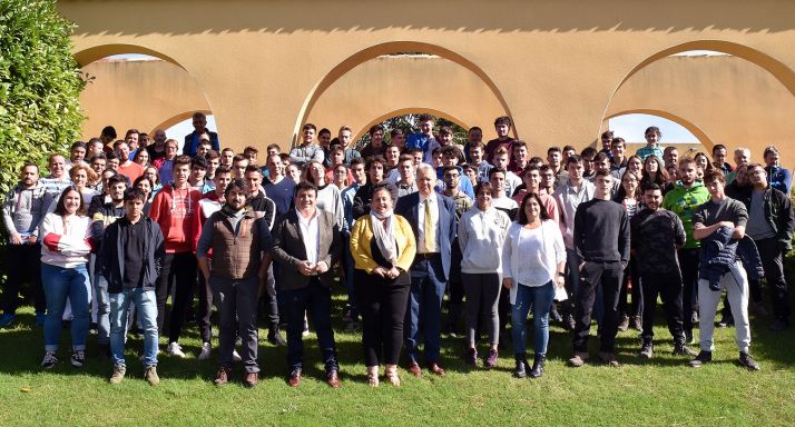 Alumnos, profesores del centro y autoridades este miércoles en el CIFP. /Jta.