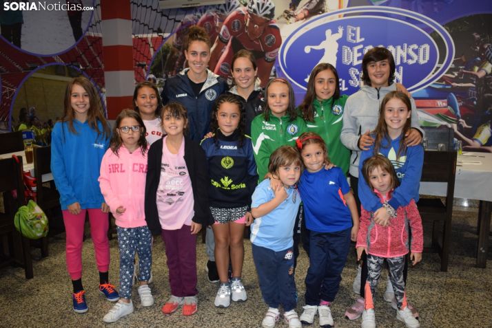 Participantes en el Mini Campus de Fútbol Femenino del San José. /S.N.
