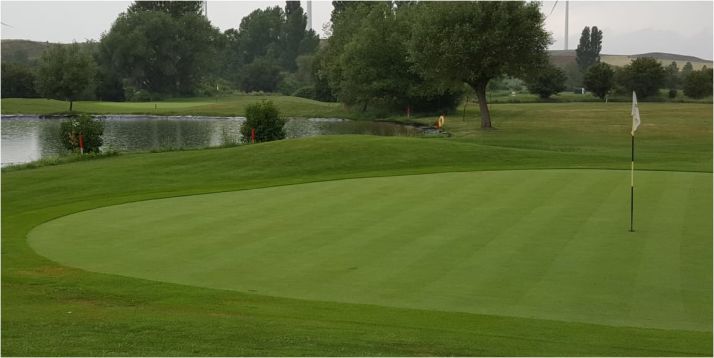 Campo de golf en Morón de Almazán.