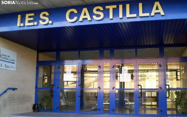 Entrada principal al IES soriano en una imagen de archivo. /SN