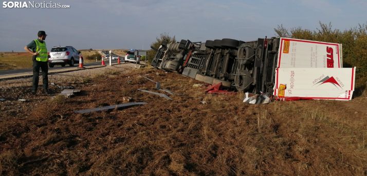 Ampliación: Doble accidente con un camión y dos vehículos implicados en la N-122