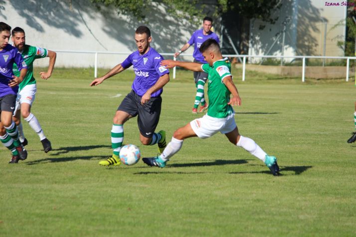 En el estreno liguero, el CD San José empató (1-1) ante la Cebrereña. Izana Silva