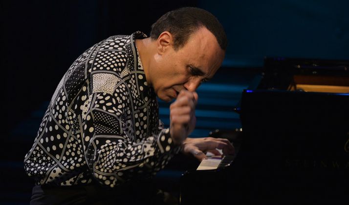 El intérprete y compositor en uno de sus conciertos. 