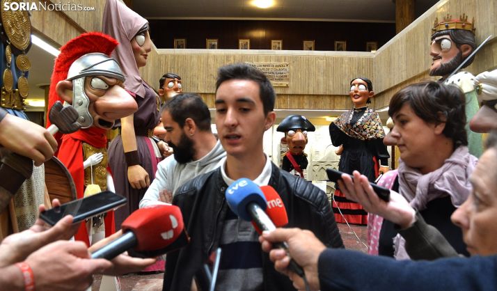 Manuel izquierdo, uno de los integrantes de la comparsa. /SN