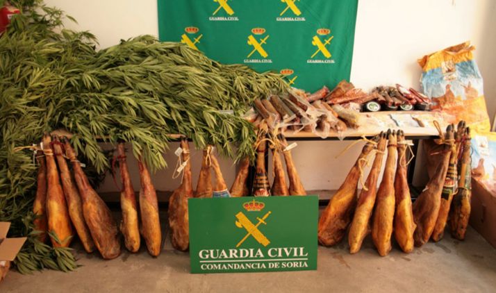 Plantas y jamones incautados. /GC