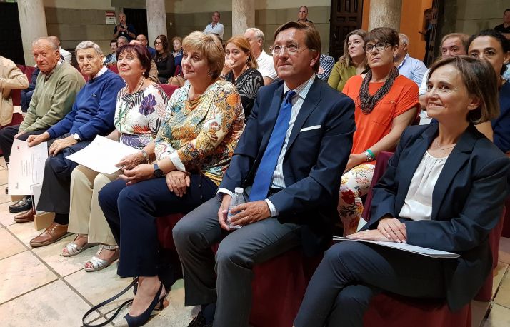 En primer término, Elia Jiménez, Gerardo Martínez y María Jesús Ruiz. 