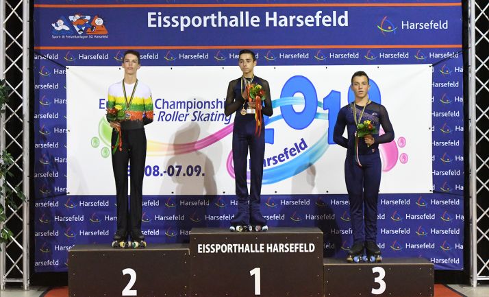 Díez, en el centro del podio europeo. /RFEP