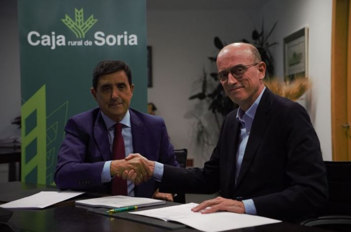 Caja Rural y Proyecto Arraigo firman un convenio de colaboración