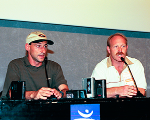 Fermín Cacho y Enrique Pascual Oliva en una conferencia de prensa. 