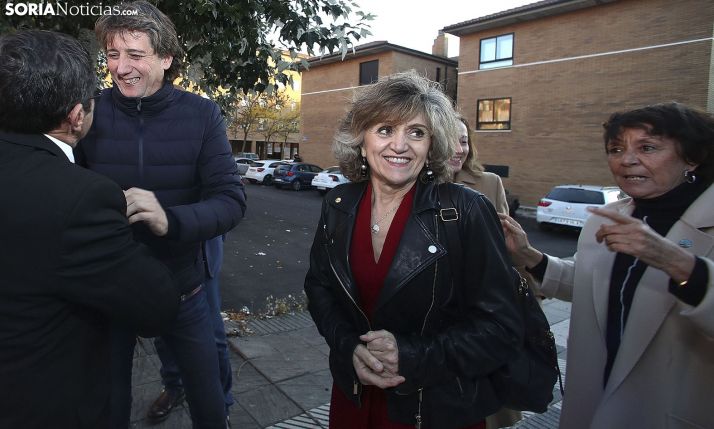 La ministra, con la delegada del Gobierno en CyL, Mercedes Martín, y el alcalde de Soria, Carlos Martínez Mínguez. /SN
