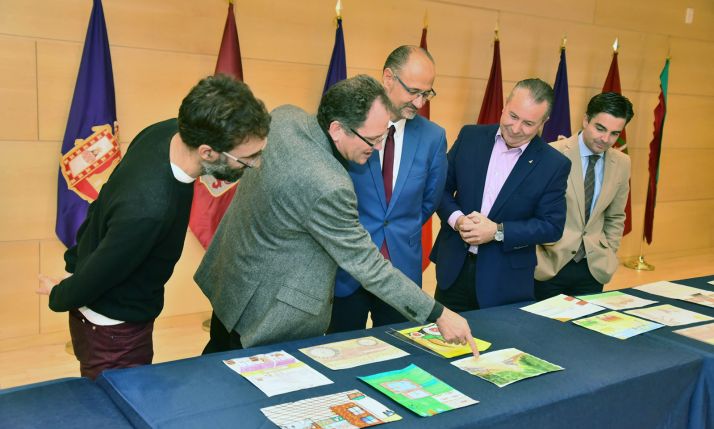 El jurado calificador en las Cortes regionales este miércoles.