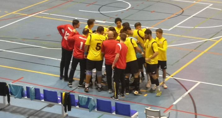 Jugadores del BM Soria en un tiempo muerto.