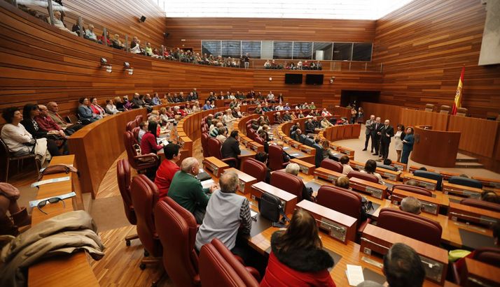 Imagen del parlamento regional en una jornada de puertas abiertas. 