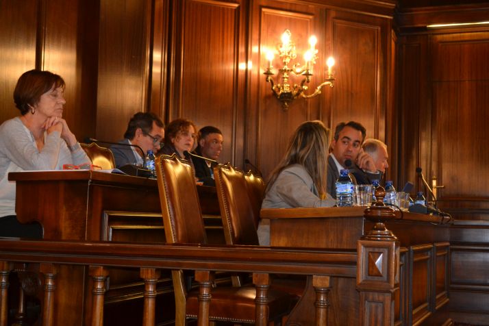 Pleno de sillas vacías