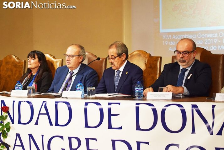 Pilar Monreal Angulo, Mª del Carmen Pérez y Florentino Sanz reciben el reconocimiento de los Donantes de Sangre