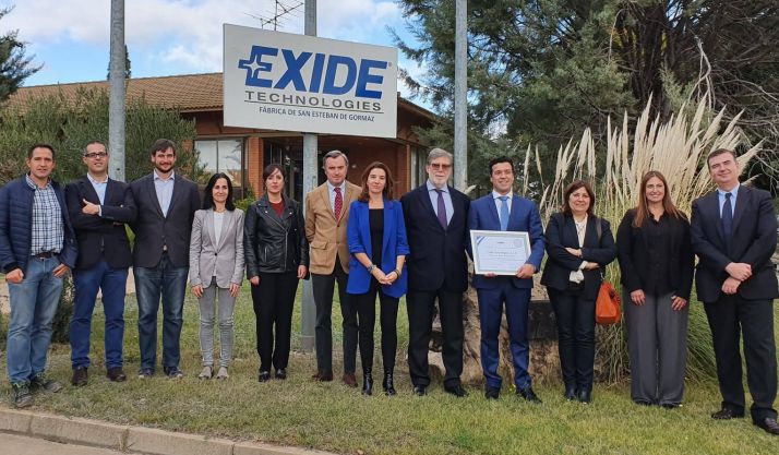 Responsables de FOES y de la Empresa en la entrega del reconocimiento. /FOES